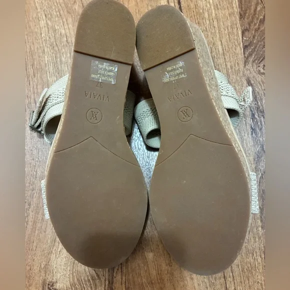 NWOT Vivaia Tan Slip-On Sandals with Wedge Heel Adjustable Strap (Sammy) - Picture 7 of 9